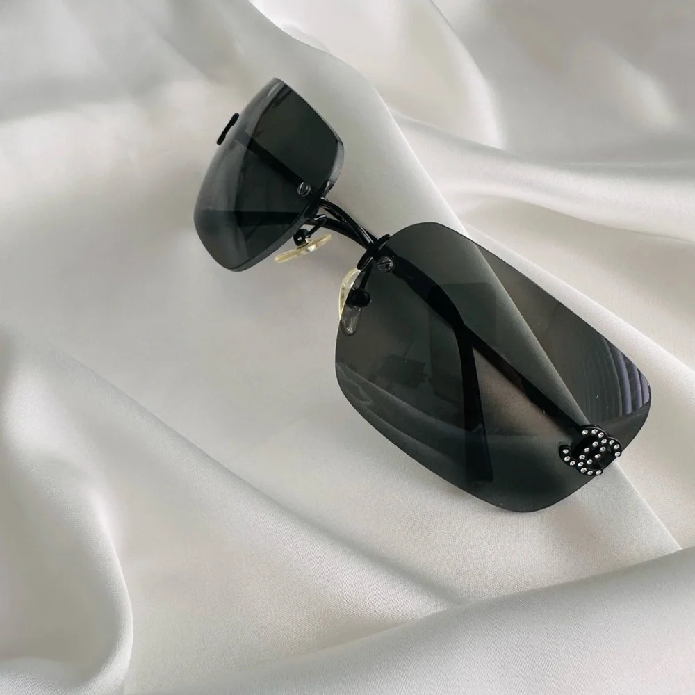Like New🖤CHANEL Vintage black Sunglasses , Swarovski Cc